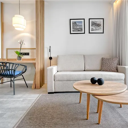 Hovima (adults Only) アデヘ